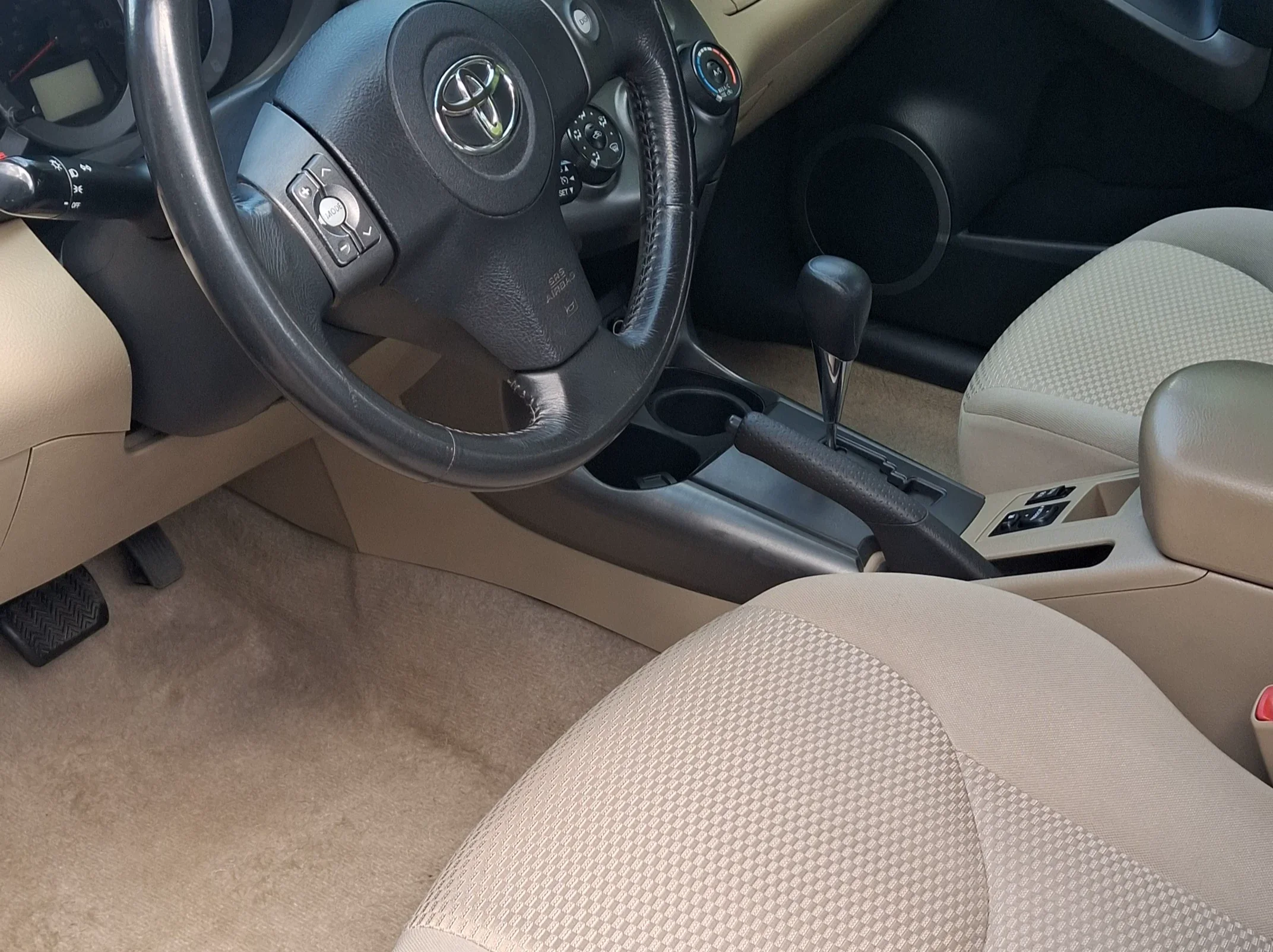 Химчистка салона автомобиля - результат работы детейлинг центра SHARYKAU в Могилёве