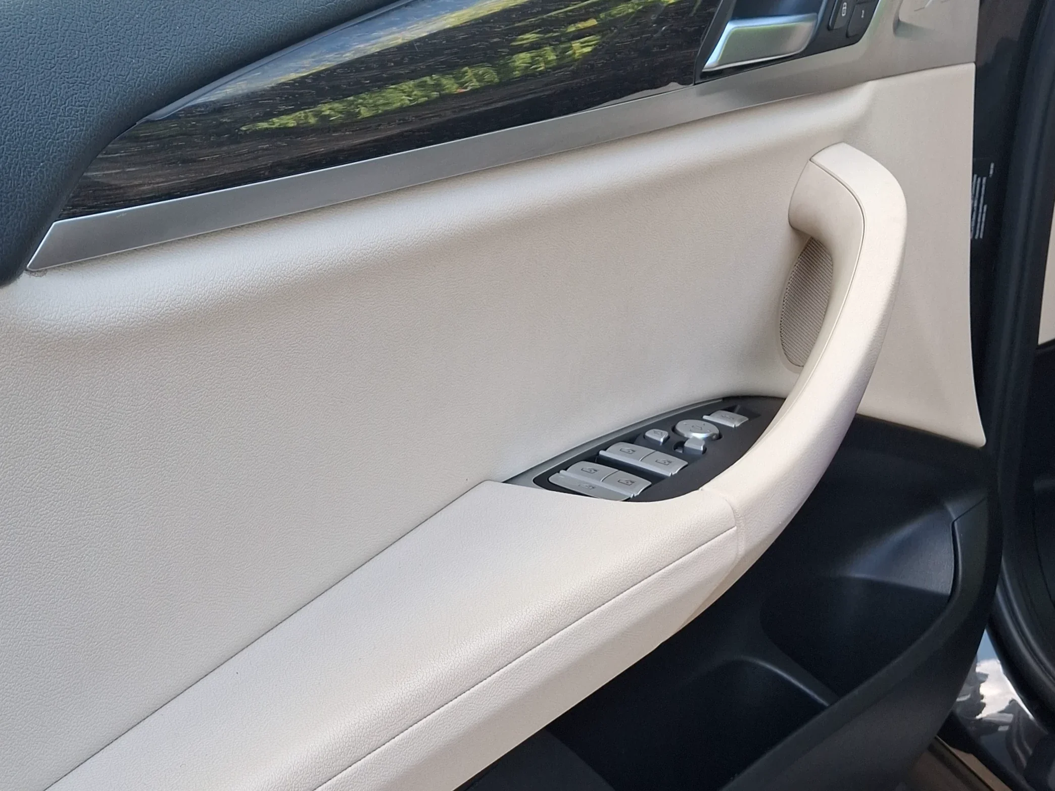 Профессиональная чистка и обработка кожаного салона автомобиля - SHARYKAU